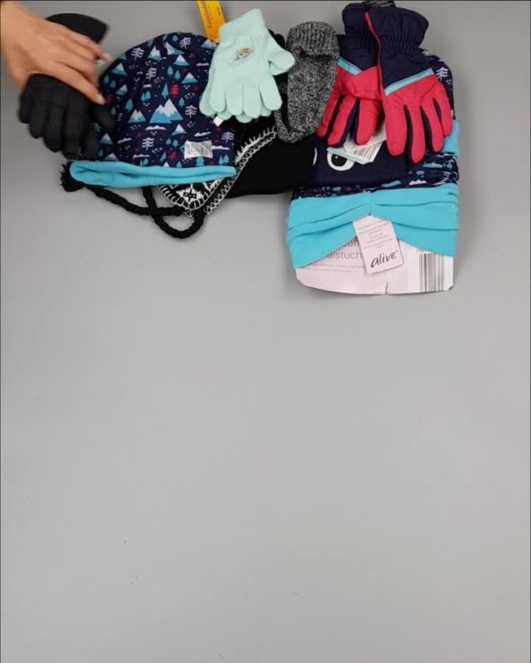Фотография  683 - Шапки, шарфы, перчатки детские СТОК#3 кг, ЛОТ №2452 оптом в Кызыле и республике Тыва