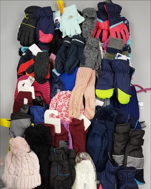 Фотография  243 - Шапки, шарфы, перчатки детские СТОК#3 кг, ЛОТ №2452 оптом в Кызыле и республике Тыва