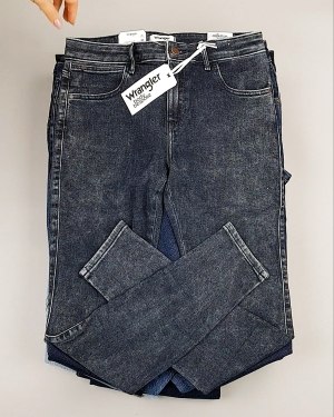 Фотография  210 - Джинсы WRANGLER м/ж#8,1 кг, ЛОТ №7011 оптом в Кызыле и республике Тыва