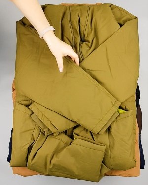 Фотография  764 - Верхняя одежда Дания#9,9 кг, ЛОТ №7057 оптом в Кызыле и республике Тыва