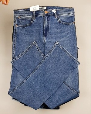 Фотография  618 - Джинсы WRANGLER м/ж#8,1 кг, ЛОТ №7011 оптом в Кызыле и республике Тыва