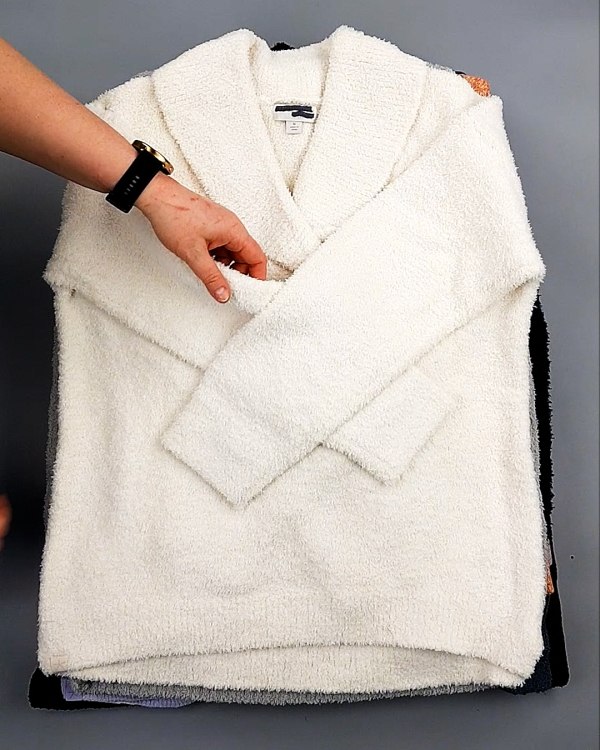 Фотография  926 - Джемпера СТОК CAN 084#7 кг, ЛОТ №7648 оптом в Кызыле и республике Тыва