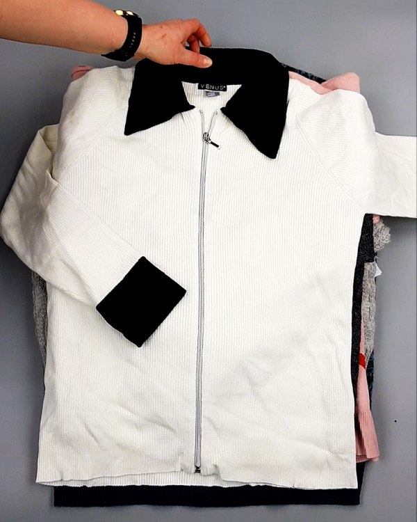 Фотография  215 - Джемпера СТОК CAN 084#7 кг, ЛОТ №7650 оптом в Кызыле и республике Тыва