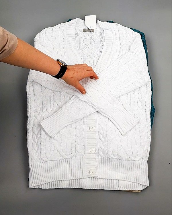 Фотография  300 - Джемпера СТОК CAN 084#7 кг, ЛОТ №7647 оптом в Кызыле и республике Тыва