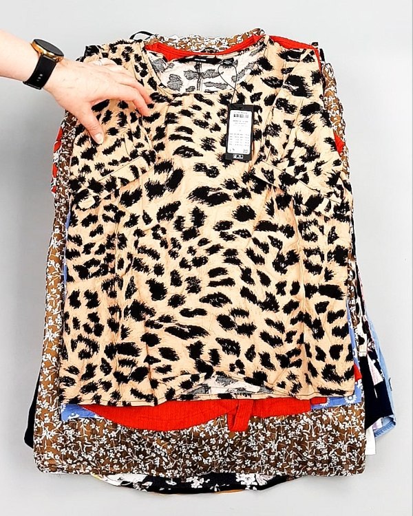 Фотография  401 - Блузки Bestseller 44#5 кг, ЛОТ №8026 оптом в Кызыле и республике Тыва