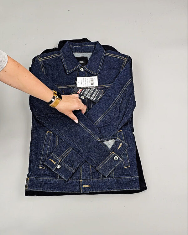 Фотография  893 - Верхняя одежда Корея 085#15 кг, ЛОТ № СТ-9247 оптом в Кызыле и республике Тыва