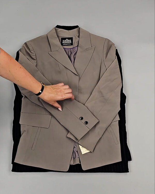 Фотография  369 - Жакеты Корея 085#10 кг, ЛОТ № СТ-9240 оптом в Кызыле и республике Тыва