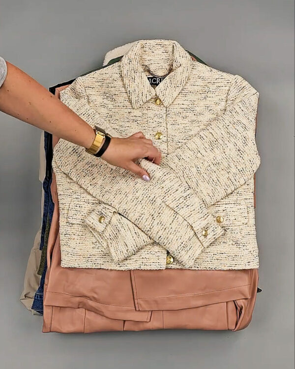 Фотография  945 - Ветровки женские CAN 104#12,4 кг, ЛОТ СТ-9403 оптом в Кызыле и республике Тыва